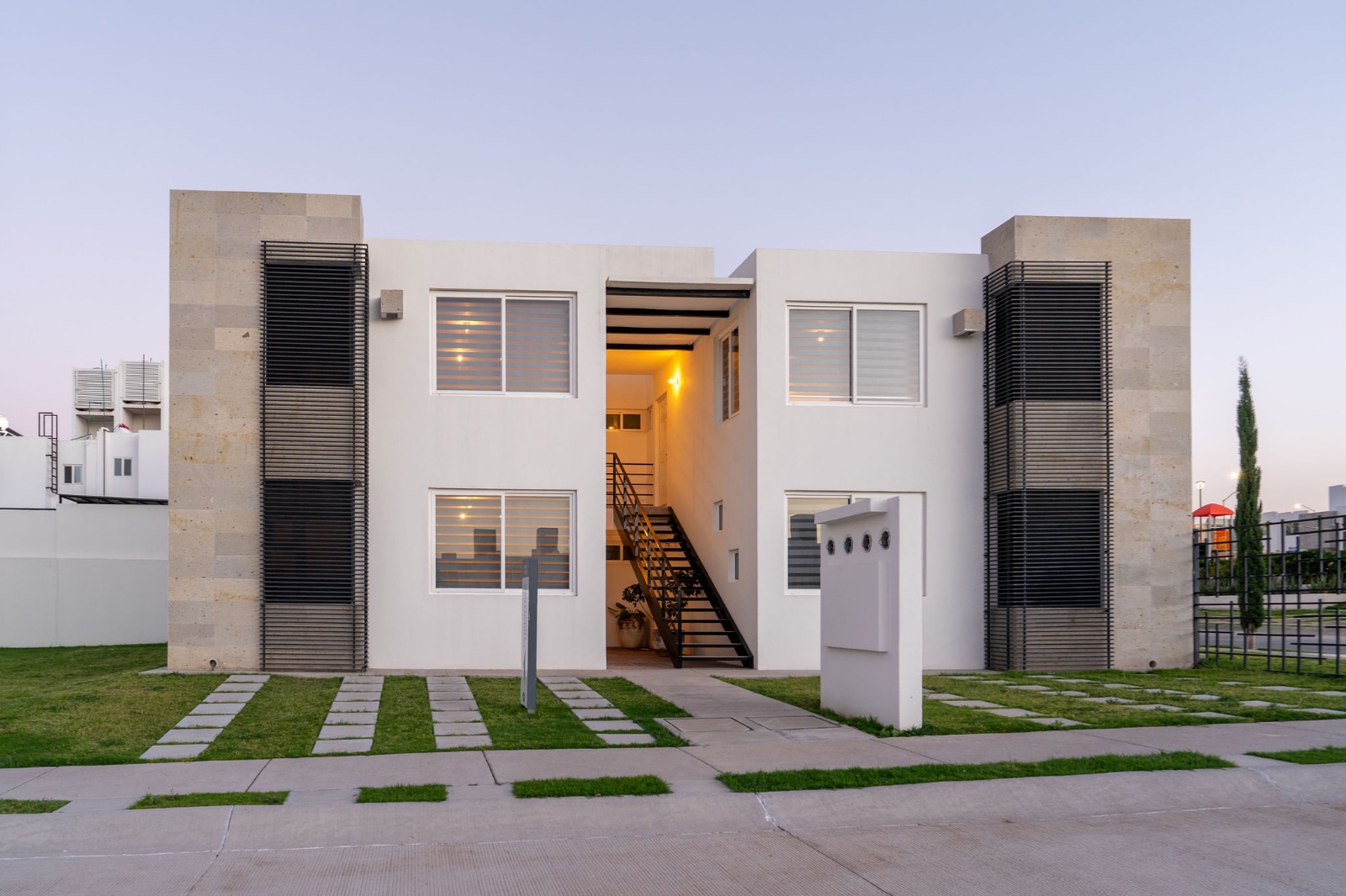 Fachada de departamentos de un desarrollo
